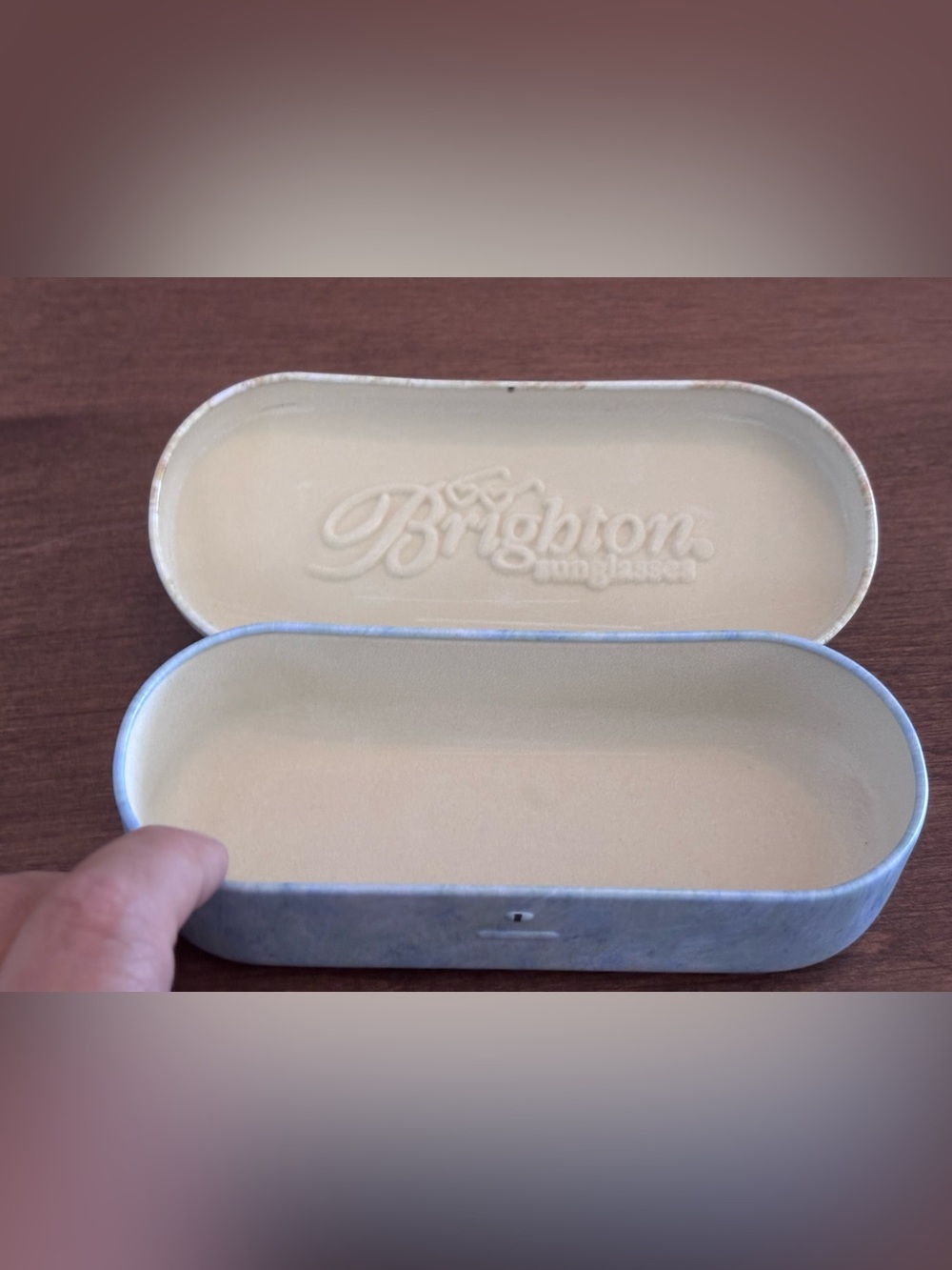 Brighton, Vintage “Vienna Hearts” Metal Sunglasses Case (No sunglasses) - Picture 2 of 7
